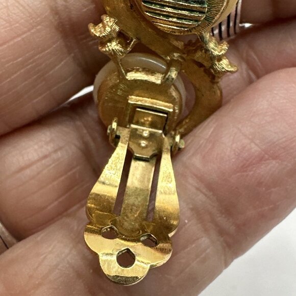 Vintage Richelieu Faux Pearl Gold Tone Rhinestones Jewelry Earrings Clip On - Picture 8 of 15